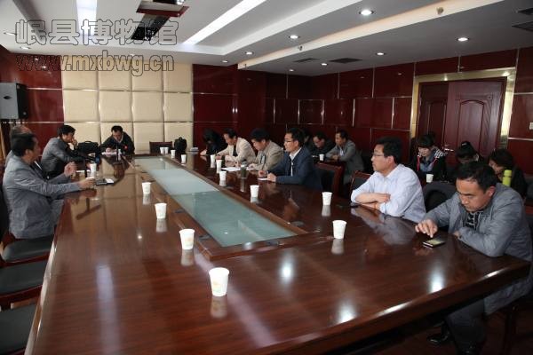 在通渭召开巡回展工作总结会(包新田 摄)