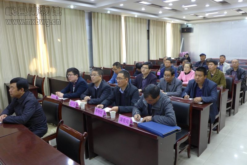 岷县文广局、博物馆等20多个相关单位负责人在收听收看本次会议（包新田 摄）