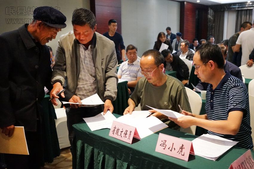 岷县文体广电和旅游局与各级文保员签订《文物保护工作责任书》（包新田 摄）