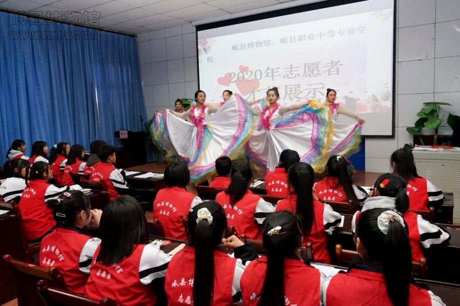 岷县博物馆志愿者在活动现场进行才艺展示（包新田 摄）