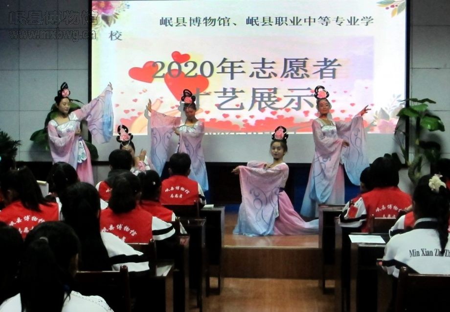 岷县博物馆志愿者在活动现场进行才艺展示（包新田 摄）