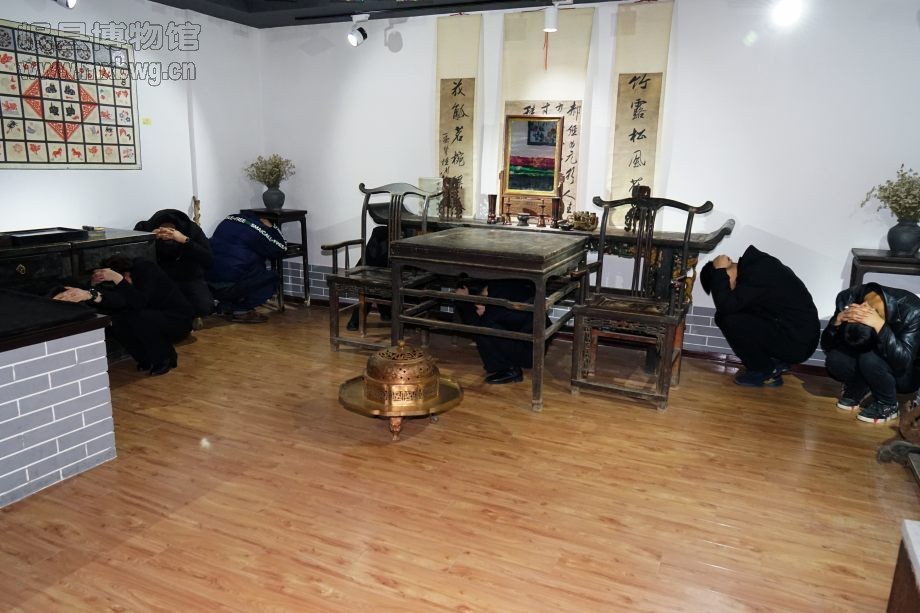 地震模拟演习——紧急避险自救（包新田 摄）
