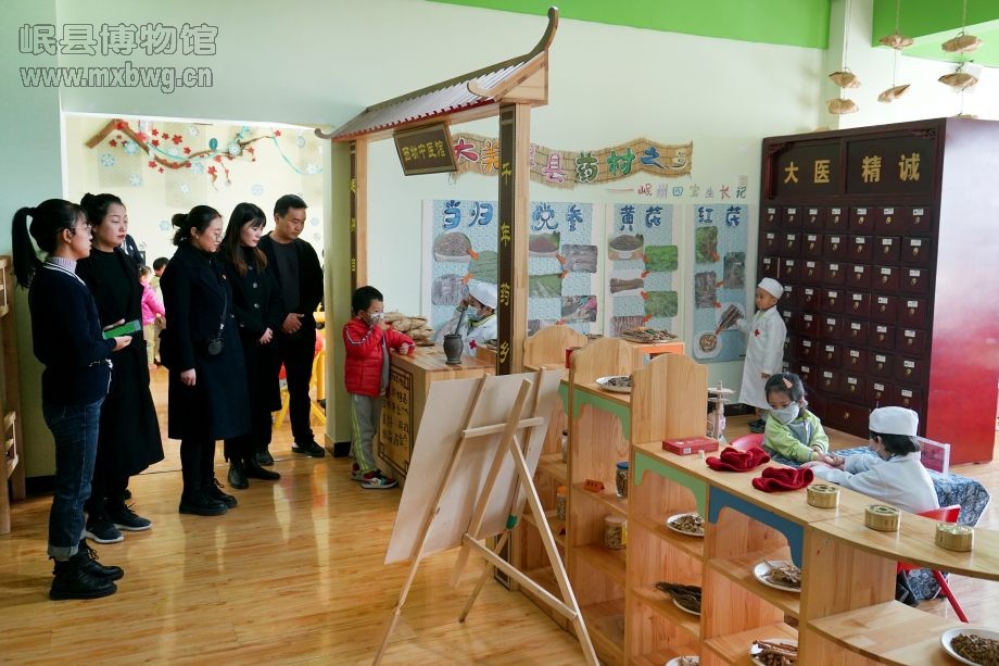 参观西幼中医体验馆（包新田 摄）