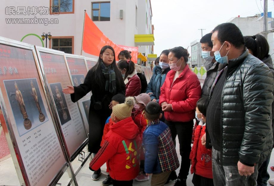 东城区幼儿园师生和学生家长参观岷县博物馆流动展览