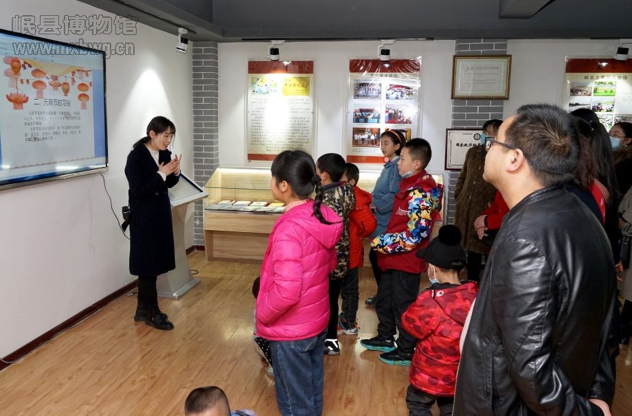 岷县博物馆开展的“岷博陪你闹元宵——彩绘灯笼”亲子社教活动（包新田 摄）