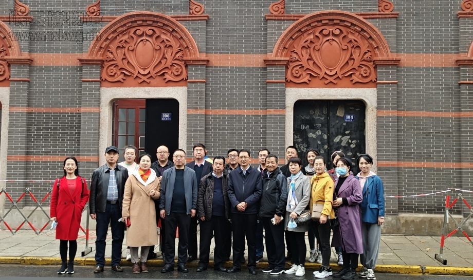 丝路文化大学生创意基地主任景璀带领定西市各文博单位同志一道参观位于上海的中共一大会议旧址