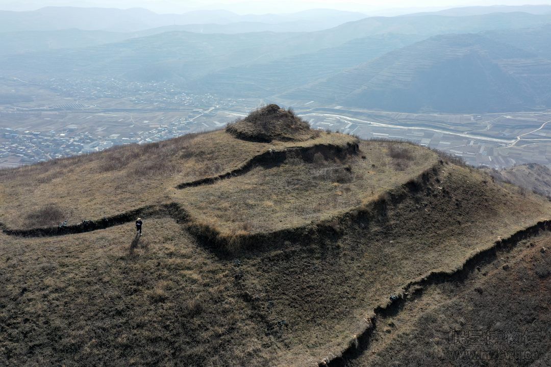 2-压缩结果.八卦棱长城烽燧遗址全景（西北-东南）.jpg