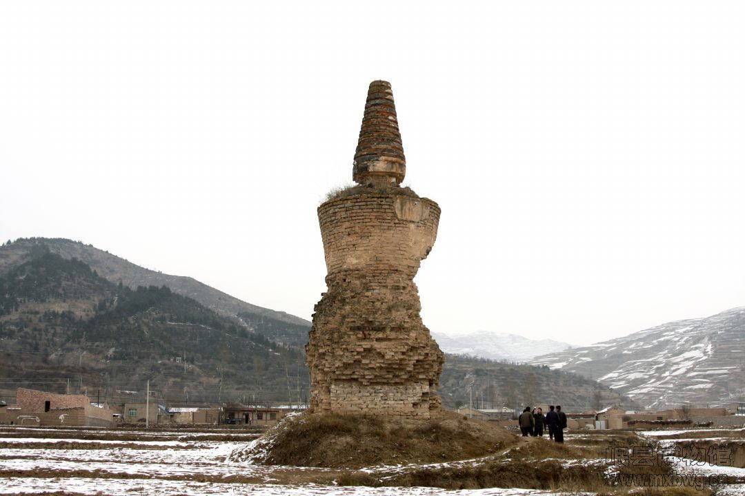 维修前的山咀白塔（包新田 摄）.JPG